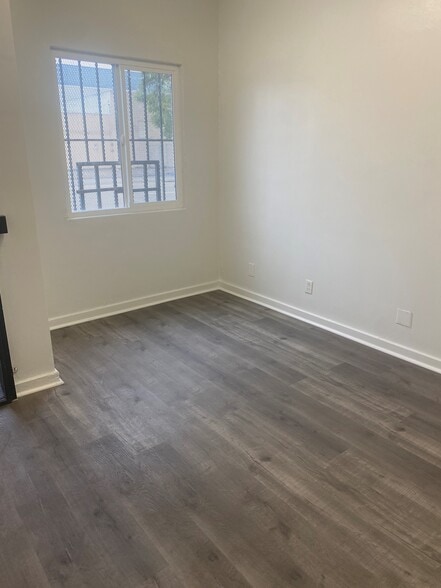 More Photos Of 3101-3115 S Broadway, Los Angeles Manufacturing For Lease