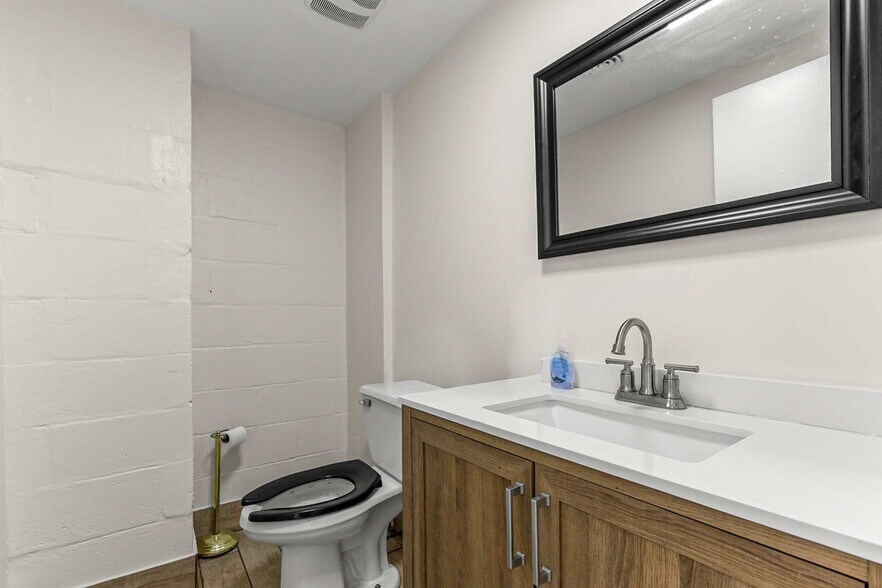 More Photos Of 22711 Dequindre Rd, Hazel Park Warehouse For Sale