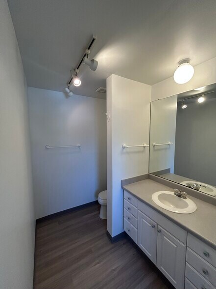 More Photos Of 4916 Kelvin Dr, Houston Coworking Space