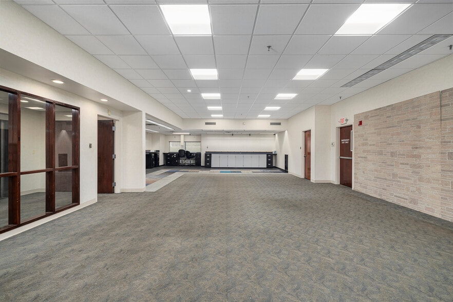 More Photos Of 999 S Broadway, East Providence Medical For Lease
