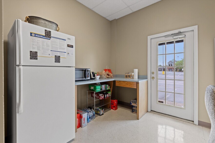 More Photos Of 6166 Shallowford Rd, Chattanooga Medical For Sale