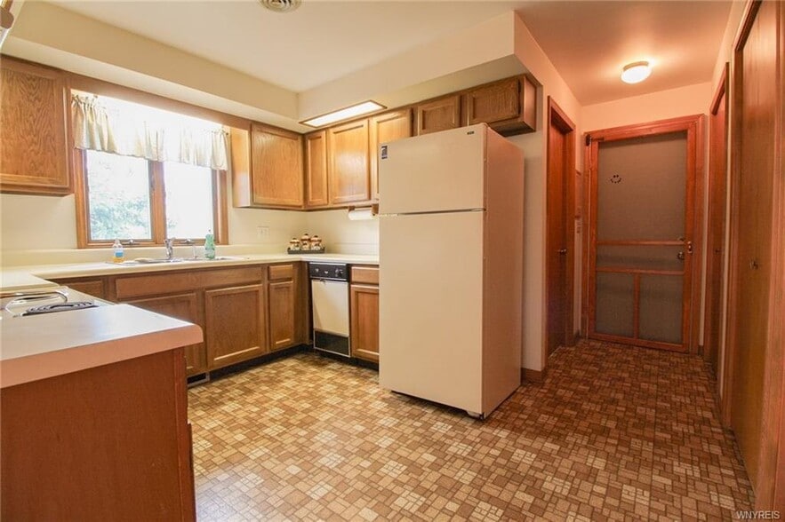 More Photos Of 16789 Kenmore Rd, Kendall Office For Sale