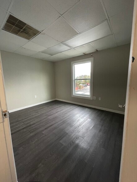 More Photos Of 710 W Colonial Dr, Orlando Office For Lease
