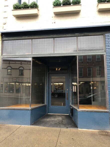 More Photos Of 17 Main St, Penn Yan Storefront Retail Residential For Lease