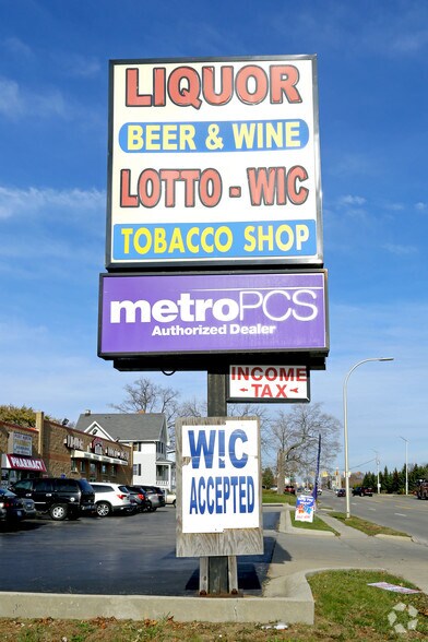 More Photos Of 509-533 10th St, Port Huron Storefront For Lease