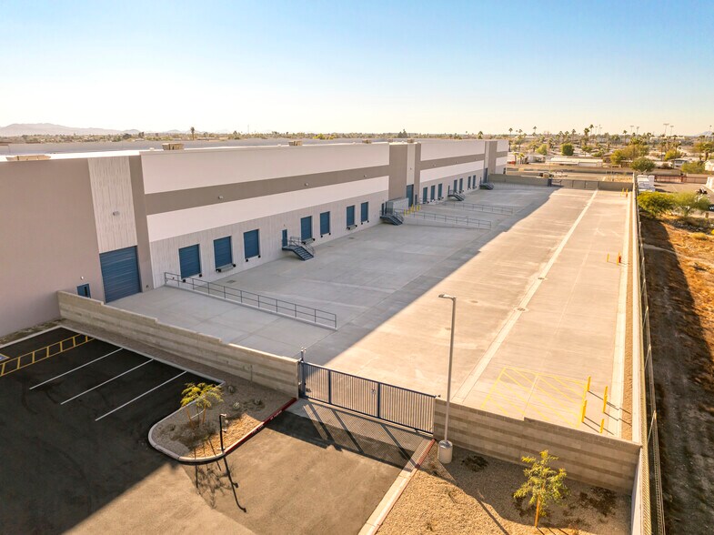 More Photos Of 725 N Eliseo C. Felix Jr Way, Avondale Warehouse For Lease