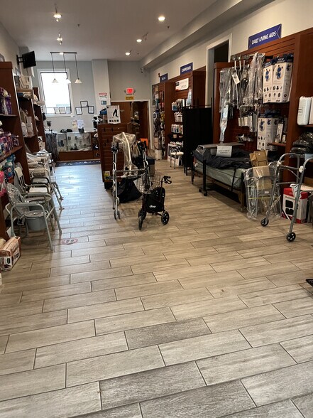 More Photos Of 1618 7th St NW, Washington Storefront Retail Office For Lease