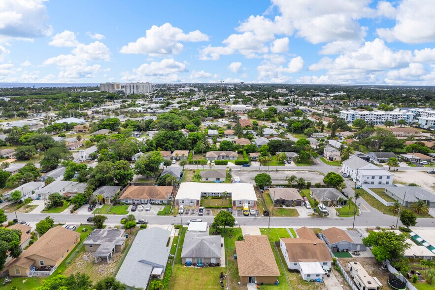 More Photos Of 320 NE 13th Ave, Boynton Beach Apartments For Sale