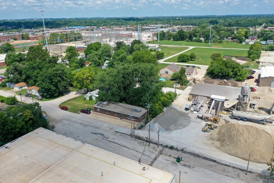 More Photos Of 2602 N Morgan St, Decatur Office For Sale