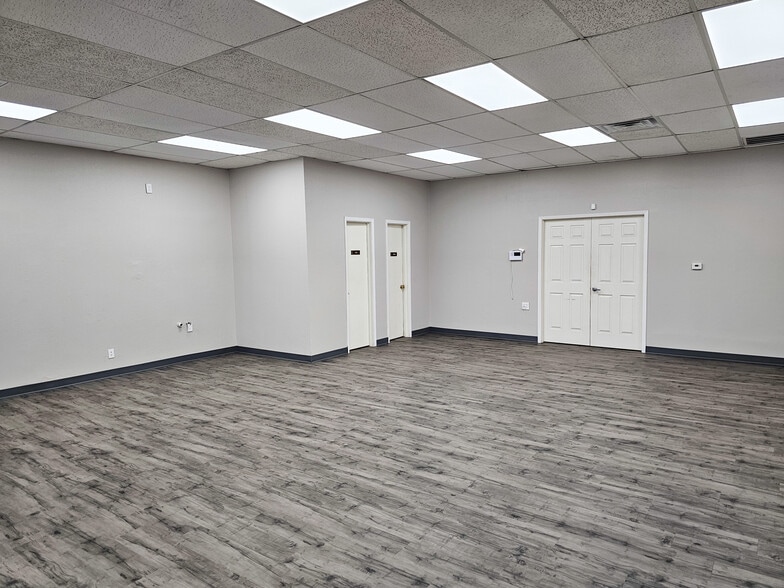 More Photos Of 8001 Mainland Dr, San Antonio Manufacturing For Lease