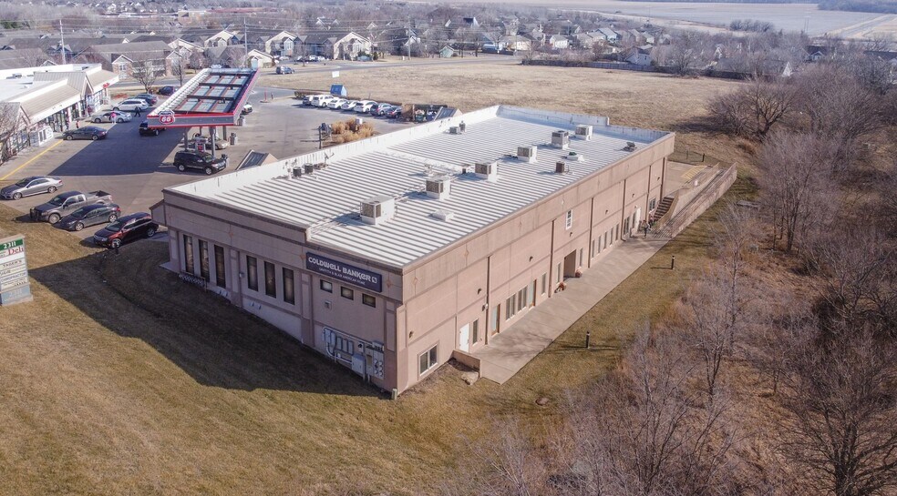 More Photos Of 2311 Wakarusa Dr, Lawrence Freestanding For Lease