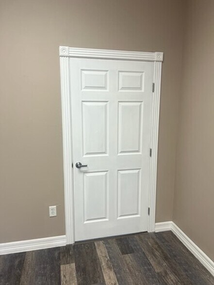 More Photos Of 16518 House Hahl Rd, Cypress Self Storage For Lease