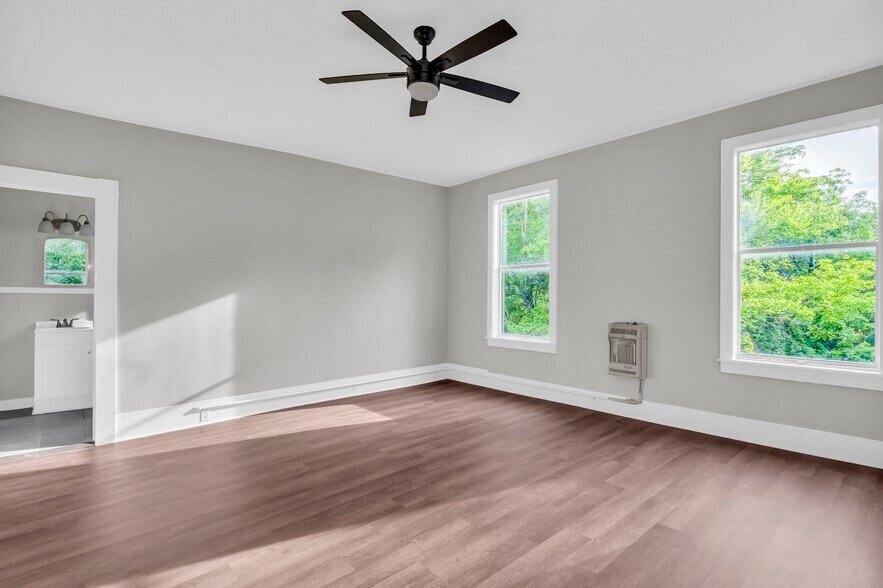 More Photos Of 123 Cottrell st, West Point Multifamily For Sale