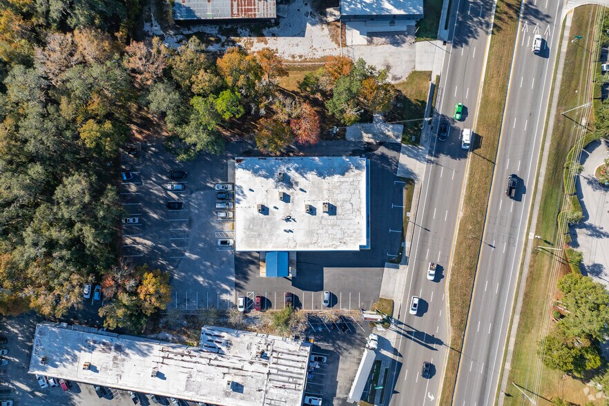 More Photos Of 7326 Broad St, Brooksville Freestanding For Lease