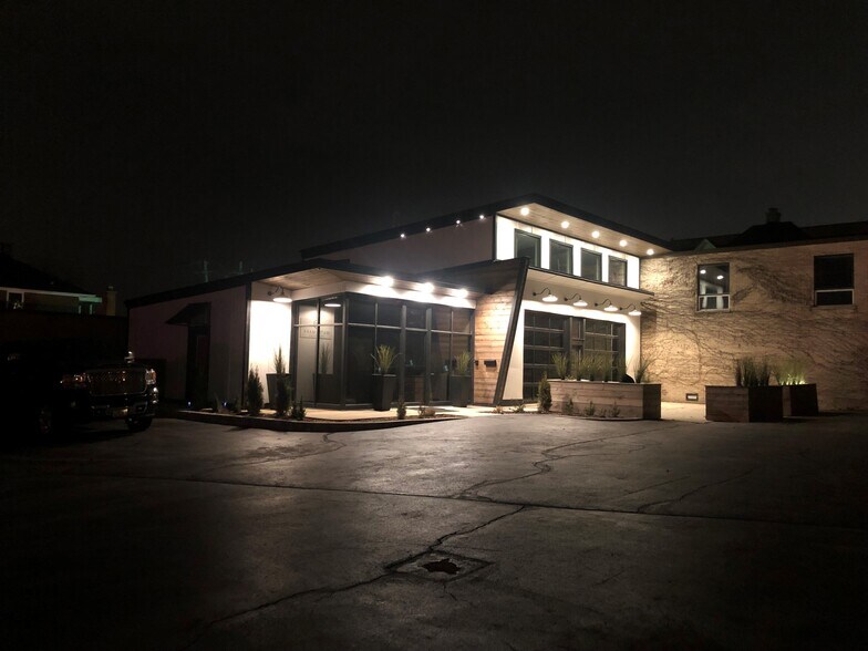 More Photos Of 206 N Main St, Wheaton Storefront Retail Office For Sale