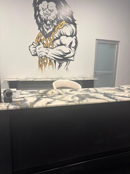 More Photos Of 10000 Emmett F Lowry Expy, Texas City Health Club For Lease