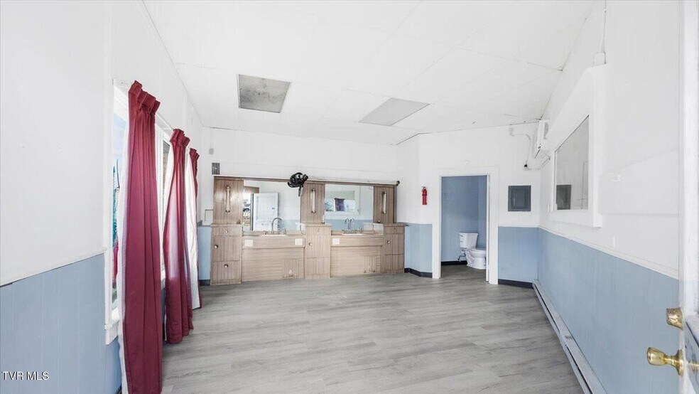 More Photos Of 1032 E Center St, Kingsport Freestanding For Sale