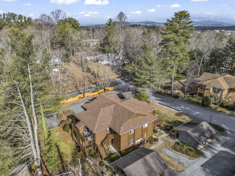 More Photos Of 520 Courtwood Ln, Hendersonville Apartments For Sale