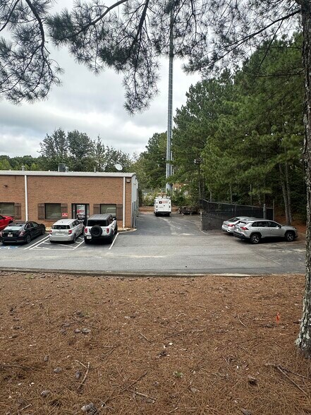 More Photos Of 4413 Mendi Ct, Suwanee Warehouse For Lease