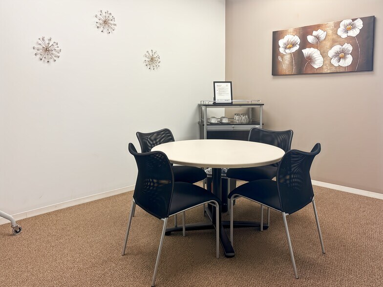 More Photos Of 21 Waterway Ave, The Woodlands Coworking Space