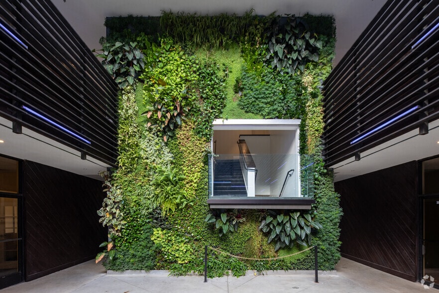 More Photos Of 19500-19510 Ventura Blvd, Tarzana Medical For Lease