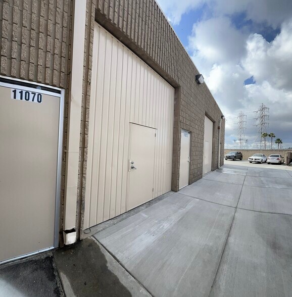 More Photos Of 11062-11076 Mercantile Ave, Stanton Service For Lease