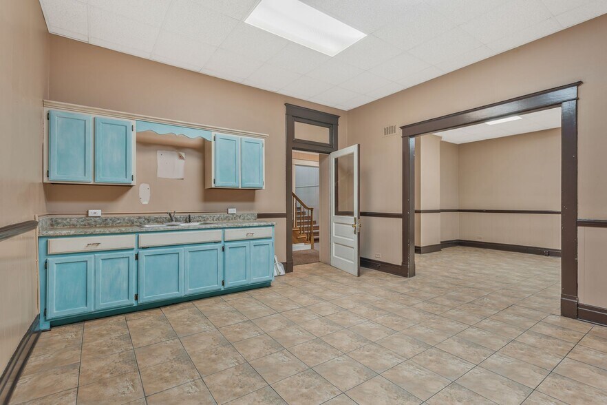 More Photos Of 904 Gallatin Ave, Nashville General Retail For Sale