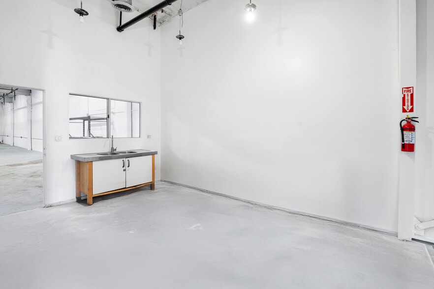 More Photos Of 3238 Union Pacific Ave, Los Angeles Industrial For Lease