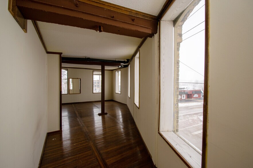 More Photos Of 300 4th St, Algoma Apartments For Sale