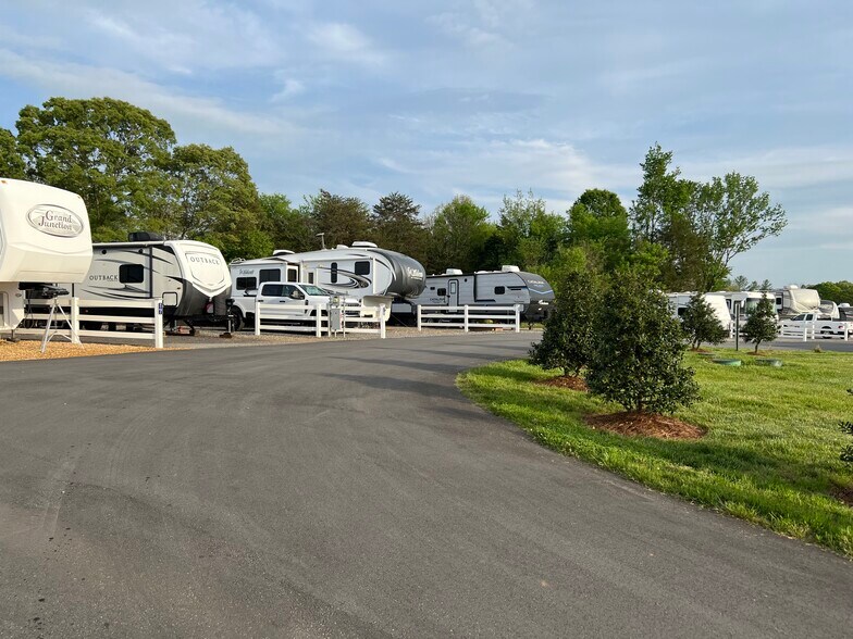 More Photos Of 141 Dishman Ln, Statesville Trailer Camper Park For Sale
