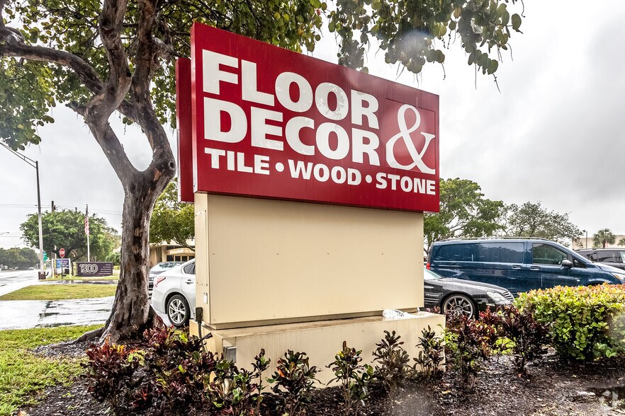More Photos Of 1400 NW 167th St, Miami Showroom For Lease