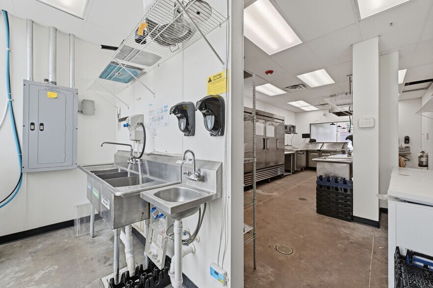 More Photos Of 98-118 Front St, Berea Dormitory For Lease