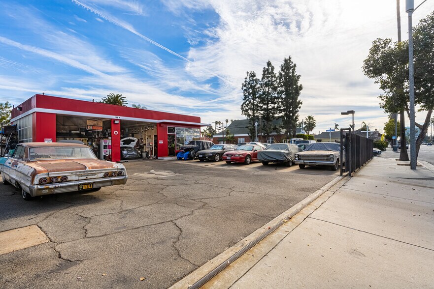 More Photos Of 700 N Anaheim Blvd, Anaheim General Retail For Sale