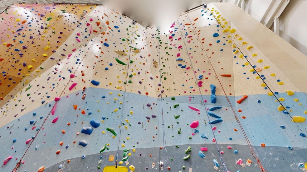 More Photos Of 426 State St, Erie Specialty For Lease