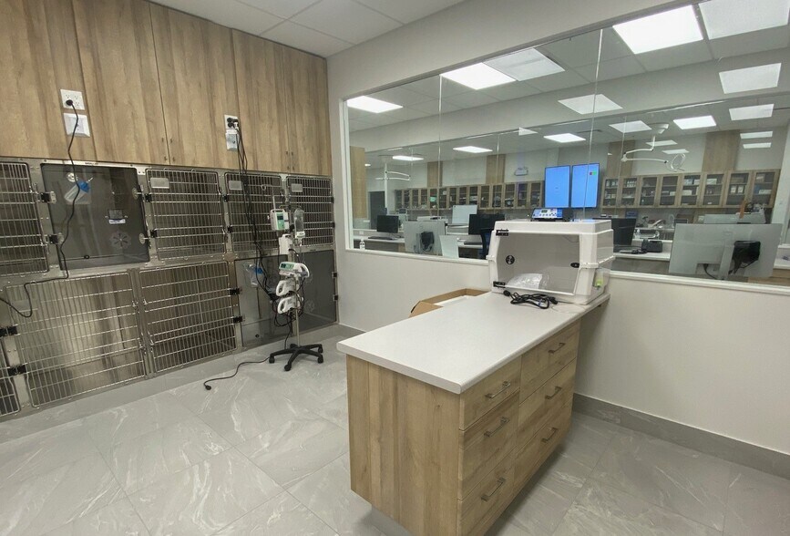 More Photos Of 747 Silver Seven Rd, Ottawa Storefront For Sale