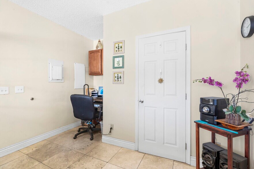 More Photos Of 1325 W Highway 76, Branson Hotel For Sale