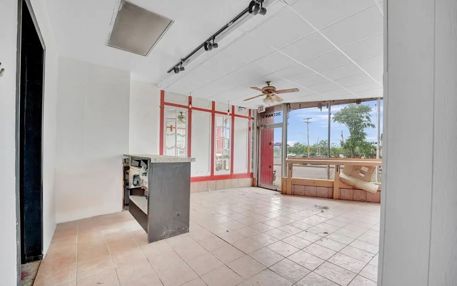 More Photos Of 2107 Main St, Niagara Falls Bar For Sale