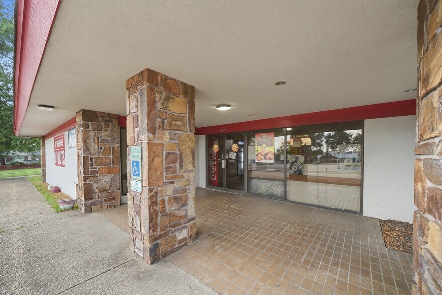 More Photos Of 609 N Main St, Benton Fast Food For Sale