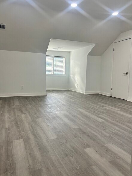 More Photos Of 494 W Crogan St, Lawrenceville Office Residential For Lease