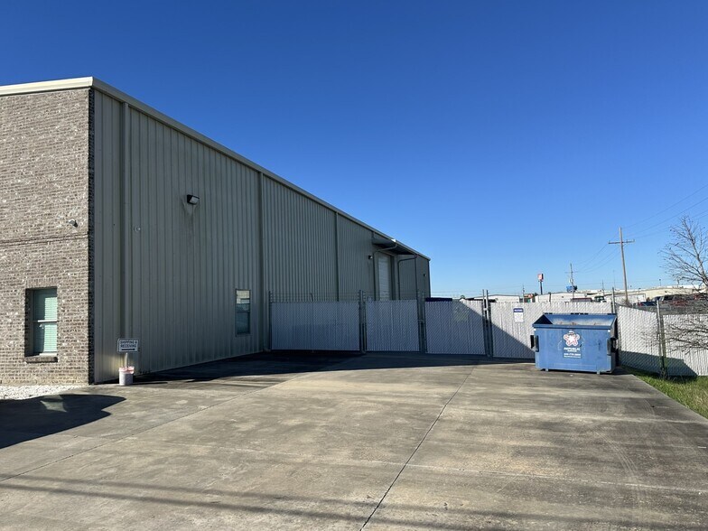 More Photos Of 3001 S Darla Ave, Gonzales Warehouse For Lease