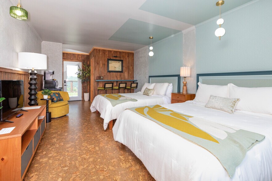 More Photos Of 1793 Holbert Cove Rd, Saluda Hotel For Sale
