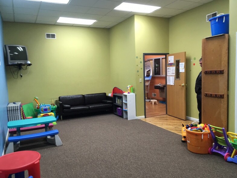 More Photos Of 105 Warwick St, Lititz Freestanding For Sale