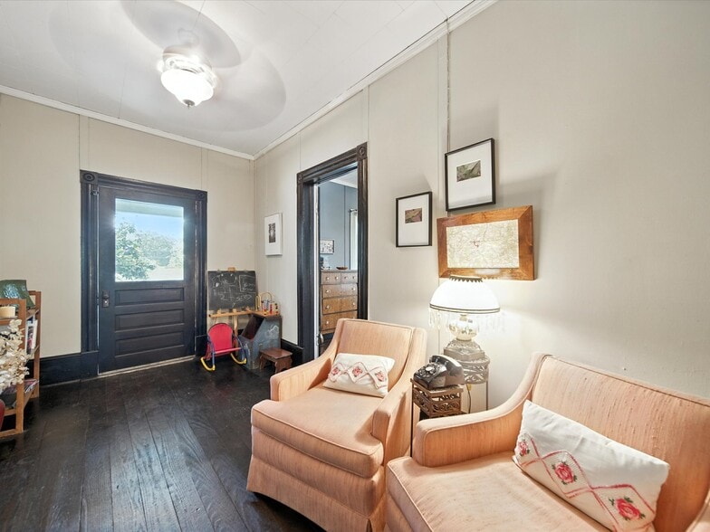 More Photos Of 221 N Main St, Clover Hospitality For Sale