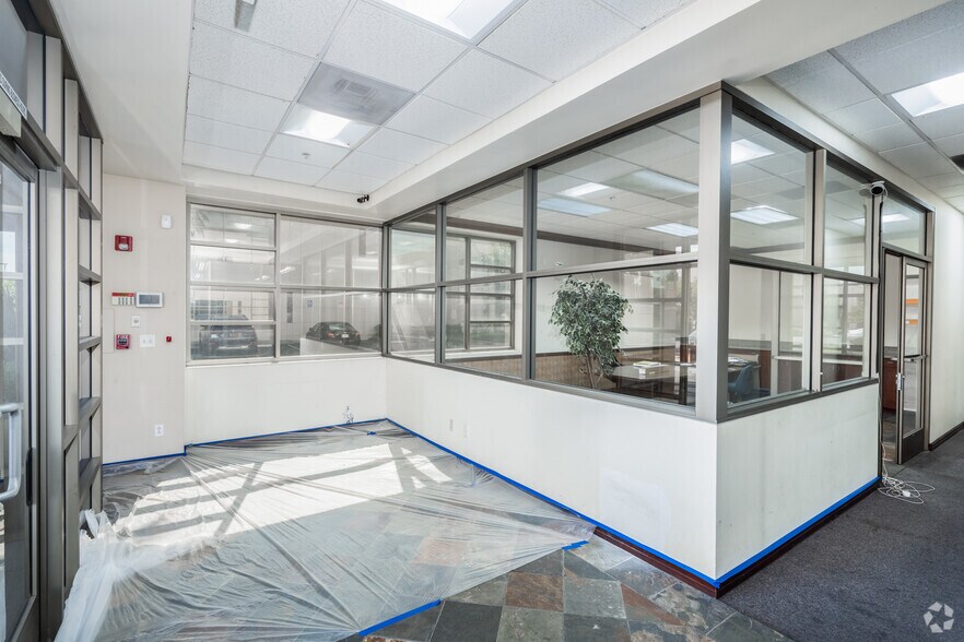 More Photos Of 19815 Hamilton Ave, Torrance Warehouse For Lease