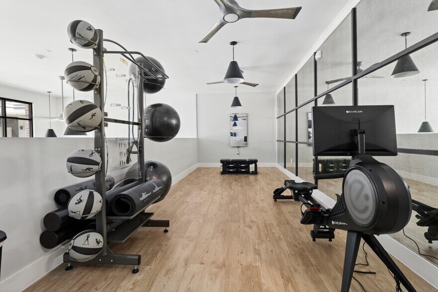 More Photos Of 760 Airport Blvd, Austin Apartments For Lease