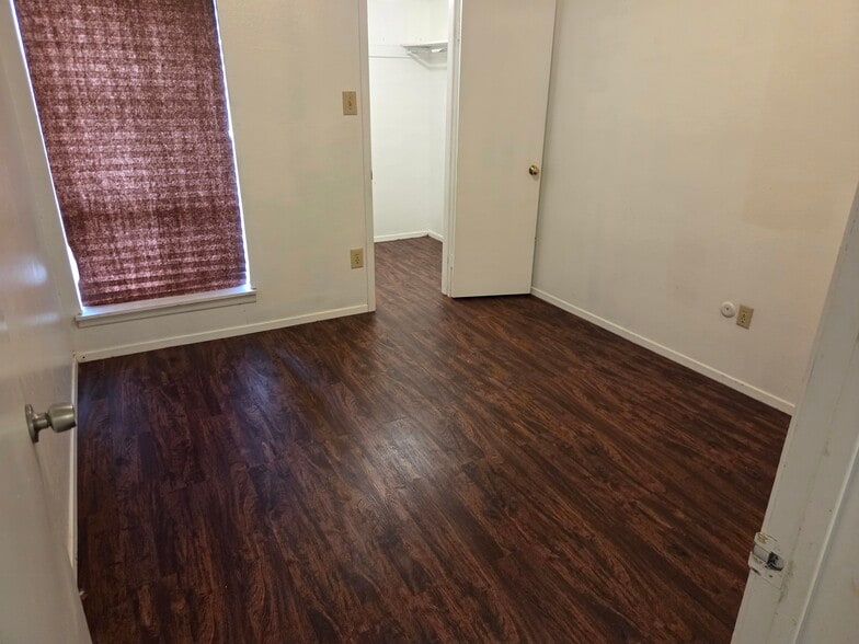 More Photos Of 657 W 4th St, Yorktown Apartments For Sale