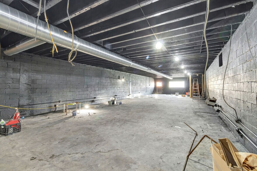 More Photos Of 729 Scott St, Covington General Retail For Sale