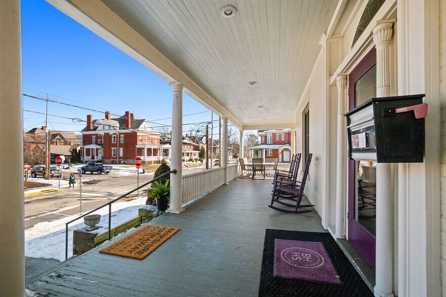 More Photos Of 1337 Virginia St, Charleston Office For Sale