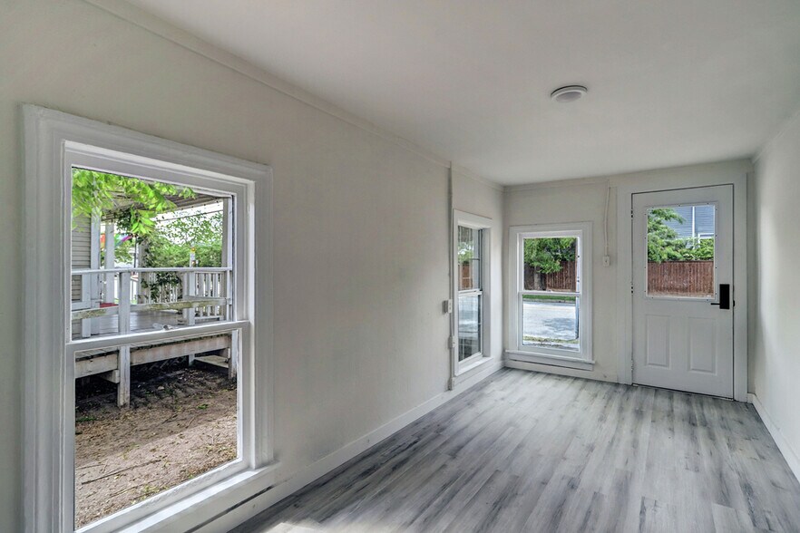 More Photos Of 3415 White Oak Dr, Houston Storefront Retail Office For Lease