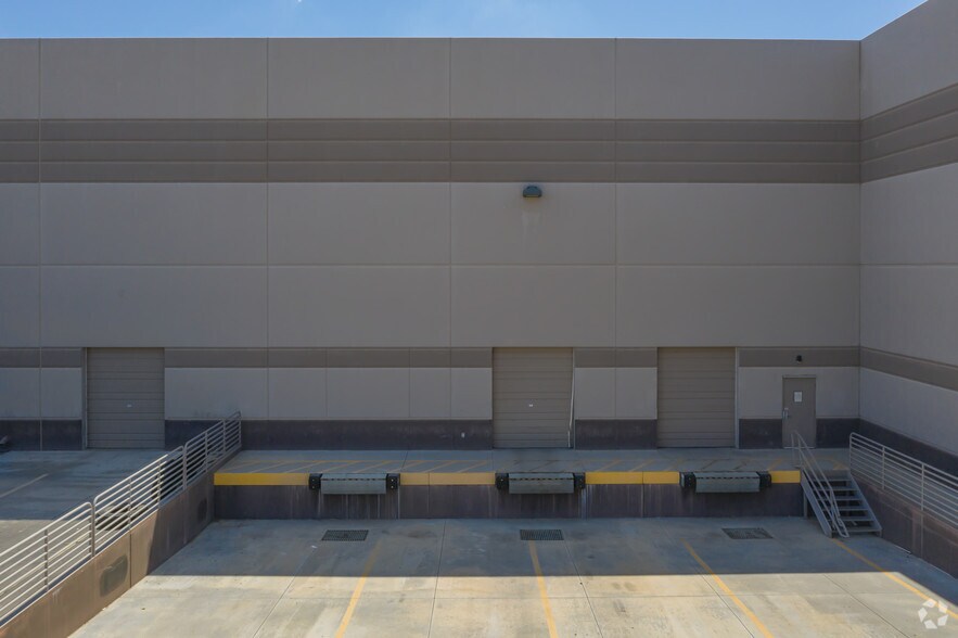 More Photos Of 700 S 94th Ave, Tolleson Distribution For Sale